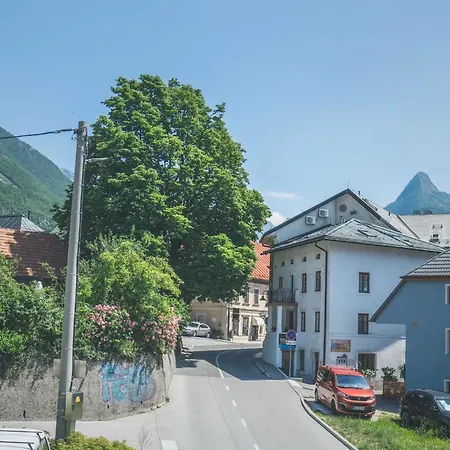 Comfortable With Mountain View - One Bedroom Apartamento Bovec