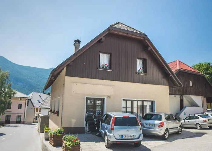 Comfortable With Mountain View - One Bedroom